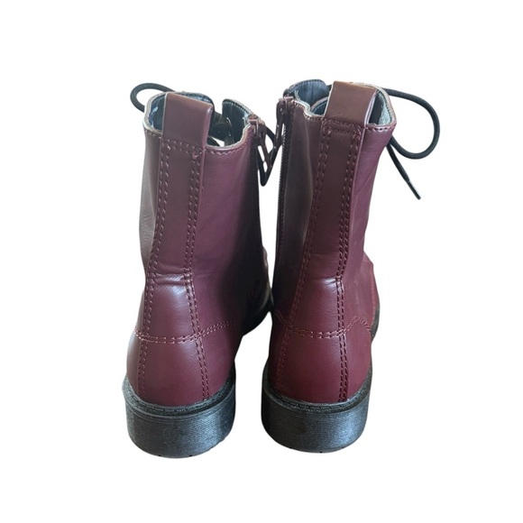 Women’s Time and Tru burgundy faux leather zip & lace up lug boots NWOT Size 9 - Picture 4 of 8